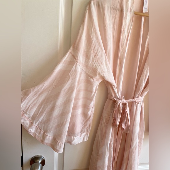 Stars Above Light Pink Robe - Picture 4 of 5